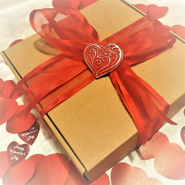 Σετ μπρελόκ με Χρυσόλιθο και Μάτι Τίγρης εκκρεμές 3εκ σε κουτί με σε κουτί με δώρο σαπουνάκια, κεράκια, τριανταφυλλάκια (20*20*6 cm) -Gift box5 Happy Valentine’s Day - ημιπολύτιμες πέτρες, μέταλλο, ατσάλι, σετ δώρου, μπρελοκ κλειδιών - 4