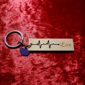 Ξύλινο μπρελόκ δώρο Αγ. Βαλεντίνου με καρδιογραφημα και τη λέξη love. - ξύλο, καρδιά, μπρελόκ, αγ. βαλεντίνου - 2