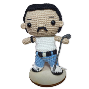 Πλεκτή κούκλα amigurumi Freddie Mercury ύψους 15 εκ. - amigurumi, μινιατούρες φιγούρες, μαλλί felt, κούκλες