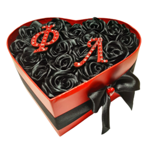 Κουτί καρδιά κόκκινο με χειροποίητα τριαντάφυλλα και τα αρχικά γράμματα του ζευγαριού - ύφασμα, δώρα επετείου, διακοσμητικά, αγ. βαλεντίνου, προσωποποιημένα