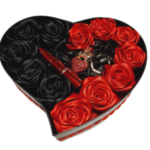 Κουτί καρδιά με χειροποίητα τριαντάφυλλα, μπρελόκ και μπουκαλάκι σπρέι αρώματος - ύφασμα, δώρα επετείου, αγ. βαλεντίνου, σετ δώρου