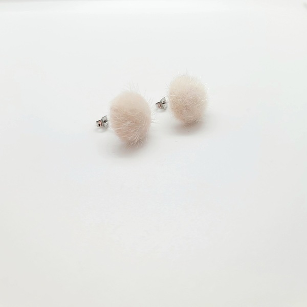 Σκουλαρίκια ατσάλινα με γούνα λευκή - 12mm - καρφωτά, μικρά, ατσάλι, φθηνά - 2