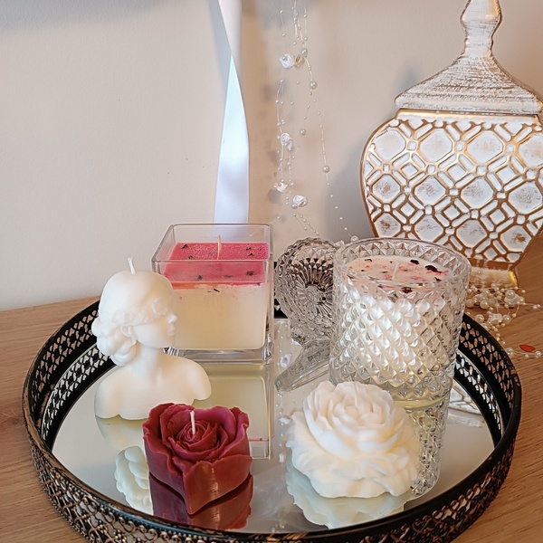 Σύνθεση κεριών Valentino με δίσκο από φυτικό κερί καρύδας (Διαστάσεις: διάμετρος 30εκ, Ύψος 15εκ 2,11κιλά) - αρωματικά κεριά, δώρα γενεθλίων, σετ δώρου, δώρο έκπληξη