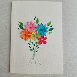 Ευχετήρια κάρτα με χάρτινα λουλούδια και λεπτομέρειες ζωγραφισμένες στο χέρι - 1 - ζωγραφισμένα στο χέρι, χαρτί, λουλούδια, ευχετήριες κάρτες - 4