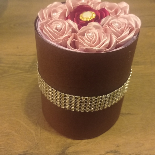 Ξύλινο κουτί με σοκολατάκια κ λουλουδια - ύφασμα, ξύλο, χαρτί, σετ δώρου - 4