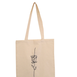 Εκρού Tote bag με μαύρο κέντημα (λουλούδι) στο χέρι με εσωτερική επένδυση καμβά υψος 41cm πλατος 1 cm μηκος 36 cm - ύφασμα, πλάτης, all day, tote, πάνινες τσάντες