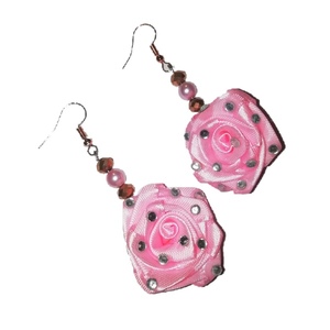 Ροζ χρυσά σκουλαρίκια με σατέν ροζ τριαντάφυλλα με στρας πέρλες και κρύσταλλα 6,5cm - ύφασμα, στρας, τριαντάφυλλο, romantic, κοσμήματα