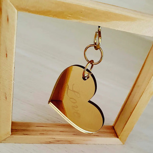Ξύλινο διακοσμητικό καδράκι 10εκ Χ 10 εκ με γάντζο και κρεμαστή καρδιά από χρυσό πλεξιγκλάς - ξύλο, σε αγαπώ, plexi glass, διακοσμητικά - 3