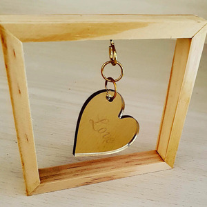 Ξύλινο διακοσμητικό καδράκι 10εκ Χ 10 εκ με γάντζο και κρεμαστή καρδιά από χρυσό πλεξιγκλάς - ξύλο, σε αγαπώ, plexi glass, διακοσμητικά - 4