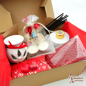 Happy Valentine's Box - Σετ Αρωματικών Κεριών & Wax Melts από κερί Σόγιας με Καυστήρα, Ξύλινο Προσωποποιημένο Μπρελόκ και Αρωματικό Χώρου για τη Γιορτή του Αγ. Βαλεντίνου - κερί, σετ δώρου - 2