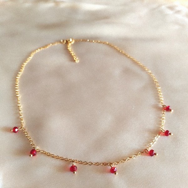 Cherry necklace | Κολιέ-τσόκερ με κόκκινα κρεμαστά κρυσταλλάκια σε επιχρυσωμένη ατσάλινη αλυσίδα - επιχρυσωμένα, τσόκερ, χάντρες, κοντά, ατσάλι - 2