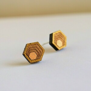 Ξύλινα σκουλαρίκια Hexagon Pink-Gold - ξύλο, ορείχαλκος, καρφωτά, ατσάλι, καρφάκι
