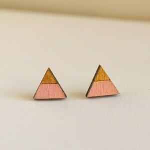 Ξύλινα σκουλαρίκια Πυραμίδα Pink-Gold - ξύλο, ορείχαλκος, καρφωτά, ατσάλι, καρφάκι
