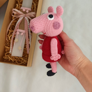 Σετ πλεκτό γουρουνάκι Peppa 19cm και χειροποίητη λαμπάδα - κορίτσι, λαμπάδες, για παιδιά, δώρο πάσχα, ήρωες κινουμένων σχεδίων - 2