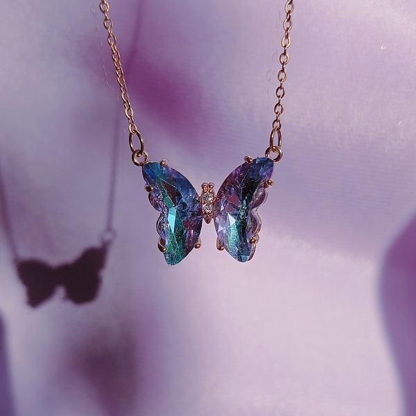 Galactic Butterfly ~ Ορειχάλκινη ιριδίζουσα πεταλούδα σε αλυσίδα από ανοξείδωτο ατσάλι, μήκος 40 εκ. - charms, επιχρυσωμένα, ορείχαλκος, πεταλούδα