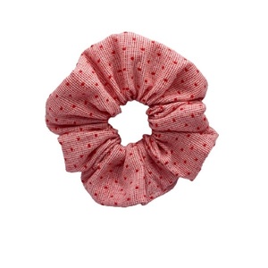 Υφασμάτινο λαστιχάκι scrunchie 'March polka dots' μεσαίου μεγέθους (medium) - ύφασμα, μάρτης, για τα μαλλιά, λαστιχάκια μαλλιών