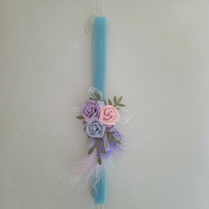 Λαμπάδα γαλάζια, ξυστή, αρωματική 29 cm. Μπουκέτο από λουλούδια και φτερά!-Αντίγραφο - κορίτσι, λουλούδια, λαμπάδες, χειροποίητα - 3
