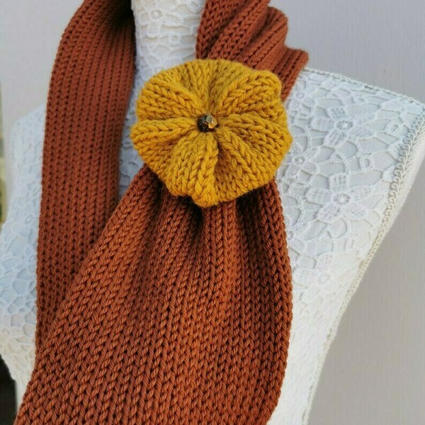 Καφέ πλεκτό κασκόλ κυκλικό με λουλούδι, infinity scarf, κασκόλ λαιμος - μαλλί, πλεκτοί λαιμοί - 5