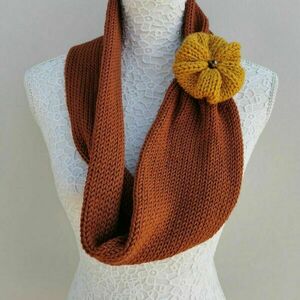 Καφέ πλεκτό κασκόλ κυκλικό με λουλούδι, infinity scarf, κασκόλ λαιμος - μαλλί - 2