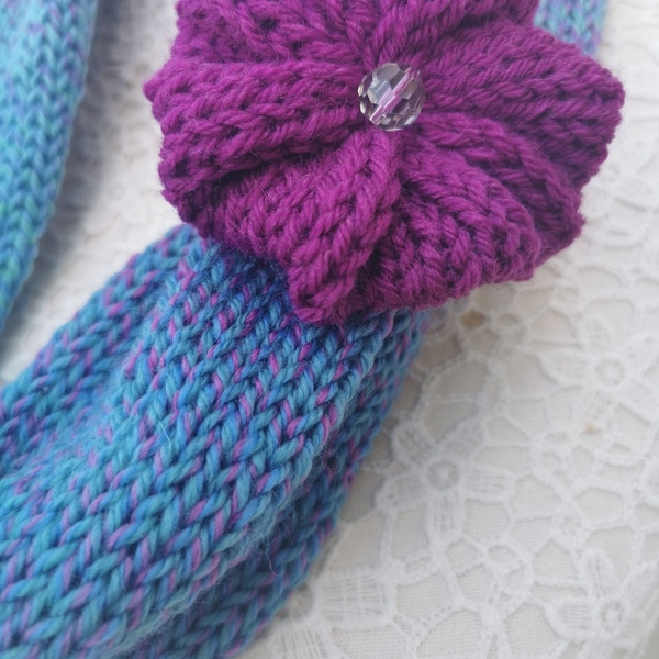 Πλεκτό κασκόλ μπλε μωβ στρογγυλό με λουλούδι, λαιμός πλεκτός με merino wool - κασκόλ, φουλάρια - 3