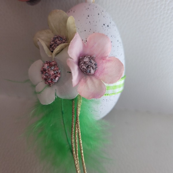 Αυγό κρεμαστό στολισμένο με λουλουδάκια, φτερά και κορδέλες - λουλούδια, διακοσμητικά - 4