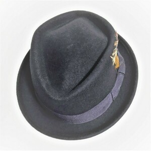 Καπέλο χειμερινό σε μαύρο χρώμα 100% WOOL με στοιχείο"φτερό" στην κορδέλα, προσαρμοζόμενο στο μέγεθος - τσόχα - 2