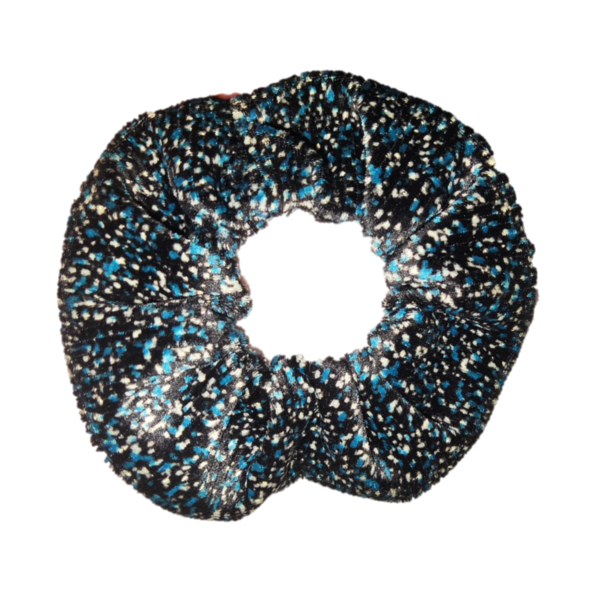 Λαστιχάκι κοκαλάκι μαλλιών scrunchie χειροποίητο σε χρώμα μαύρο με λευκές και μπλε κηλίδες από βελούδο - ύφασμα, πουά, βελούδο, λαστιχάκια μαλλιών