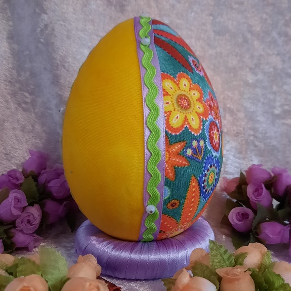 Χειροποίητο Πασχαλινό αυγό από βαμβακερό ύφασμα σε αποχρώσεις του κίτρινου και λουλούδια. Υψος 14 cm - διακοσμητικά, πασχαλινά αυγά διακοσμητικά, πασχαλινά δώρα, διακοσμητικό πασχαλινό - 3