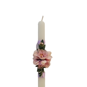 Λαμπάδα πλακέ λευκή, διακοσμημένη με μια ροζ ντάλια, πράσινα φύλλα και μοβ σατινε κορδέλα. - κορίτσι, λουλούδια, λαμπάδες, για ενήλικες, για εφήβους