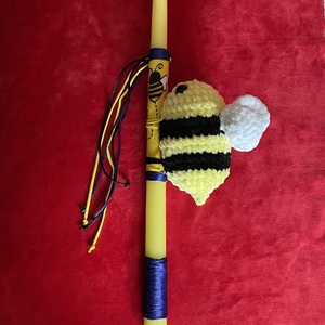 Πασχαλινή λαμπάδα με πλεκτή λούτρινη μελισσούλα - λαμπάδες, λούτρινα, για παιδιά, ζωάκια, παιχνιδολαμπάδες - 2