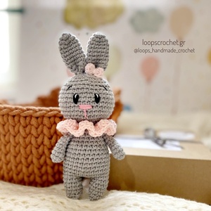 Πλεκτό κουκλάκι κουνελάκι amigurumi γκρι με ροζ / σάπιο μήλο 18 εκ. για κορίτσι - λούτρινα, λαγουδάκι, amigurumi, κουνελάκι, πλεκτά - 2