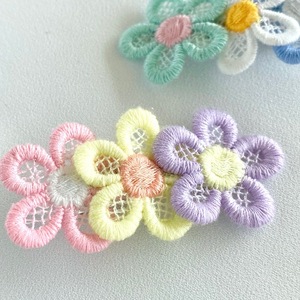 Σετ clips μαλλιών με κεντητά λουλουδακια πολύχρωμα - κεντητά, λουλούδια, αξεσουάρ μαλλιών, hair clips - 2