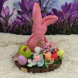 Πασχαλινή Σύνθεση με ροζ βελουδινο διακοσμητικό λαγό, λουλούδια και αυγουλάκια, πάνω σε κορμό ξύλου - διακοσμητικά, πασχαλινά αυγά διακοσμητικά, πασχαλινή διακόσμηση, πασχαλινά δώρα - 4