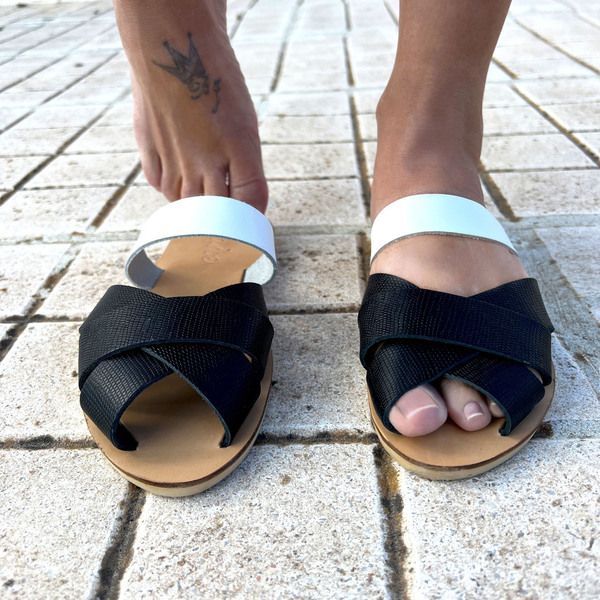 Handmade Greek Closed - Toe Sandal : Chloe - δέρμα, μαύρα, φλατ, slides - 3
