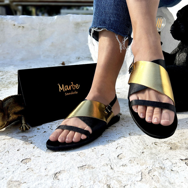 A Greek Strappy Leather Sandal : Myrto - δέρμα, μαύρα, φλατ, ankle strap