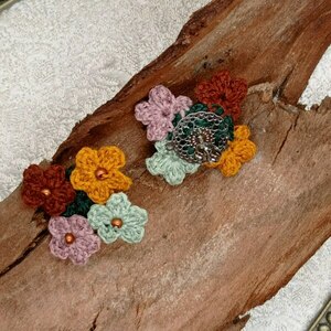 Σκουλαρίκια πλεκτά τέσσερα λουλούδια - νήμα, λουλούδι, καρφωτά, πλεκτά - 2