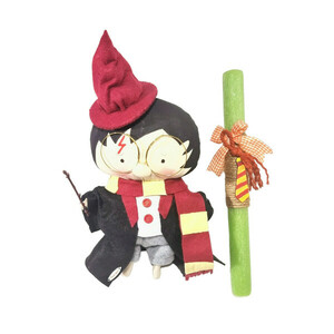 Λαμπάδα μαθητευόμενος μάγος, χειροποίητη κούκλα 33 εκατοστά σε αρωματικό κερί με ξύλινο στοιχείο - αγόρι, λαμπάδες, για παιδιά, ήρωες κινουμένων σχεδίων