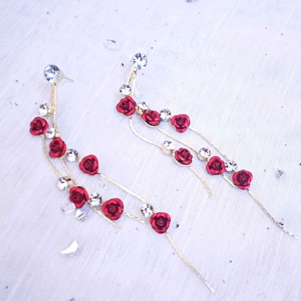 Κρεμαστά σκουλαρίκια με κοκκινα τριανταφυλλάκια - στρας, μακριά, λουλούδι, ατσάλι, κρεμαστά