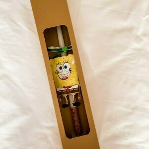 Λαμπάδα "SpongeBob" χειροποίητη με ξύλινα διακοσμητικά στοιχεία - λαμπάδες, για παιδιά, για ενήλικες, για εφήβους - 3
