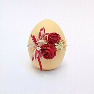 Διακοσμητικό αυγό σε μπεζ χρώμα με κόκκινα λουλούδια - λουλούδια, αυγό, διακοσμητικά