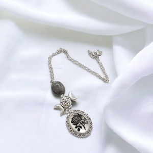 Κολιέ μαύρο τριαντάφυλλο γυαλί Triple moon necklace - γυαλί, λουλούδι, μεταλλικά στοιχεία, μενταγιόν