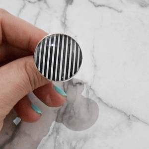 Αυξομειούμενο δαχτυλίδι με γυαλί Adjustable cabochon ring Beetlejuice inspired - γυαλί, γεωμετρικά σχέδια, μεγάλα, αυξομειούμενα - 4