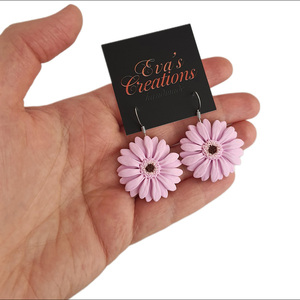 Ροζ λουλούδια σκουλαρίκια - πηλός, λουλούδι, ατσάλι, κρεμαστά, γάντζος - 4