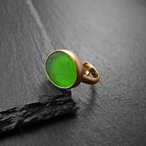 "Green Seaglass ring" - Xειροποίητο επίχρυσο 18κ ματ δαχτυλίδι με φυσικό πράσινο γυαλάκι της θάλασσας! - γυαλί, επιχρυσωμένα, αυξομειούμενα - 2