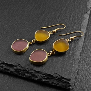 "Multi Colour Seaglass earrings" - Xειροποίητα επίχρυσα 18κ ματ σκουλαρίκια με φυσικά κίτρινα - ροζ γυαλάκια της θάλασσας! - γυαλί, επιχρυσωμένα, γάντζος, αυξομειούμενα - 3