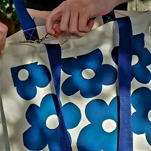 Τσάντα ώμου tote bag ζωγραφισμένη στο χέρι. - ύφασμα, ώμου, μεγάλες, all day, tote - 4