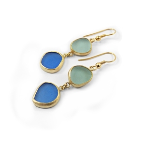 "Multi Colour Seaglass earrings" - Xειροποίητα επίχρυσα 18κ ματ σκουλαρίκια με φυσικά γαλάζιο - μπλε γυαλάκια της θάλασσας!! - γυαλί, επιχρυσωμένα, κρεμαστά, γάντζος