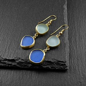 "Multi Colour Seaglass earrings" - Xειροποίητα επίχρυσα 18κ ματ σκουλαρίκια με φυσικά γαλάζιο - μπλε γυαλάκια της θάλασσας!! - γυαλί, επιχρυσωμένα, κρεμαστά, γάντζος - 3