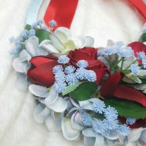Ανοιξιάτικο στεφάνι με γαλάζια και κόκκινα λουλούδια, 25εκ. - στεφάνια - 3