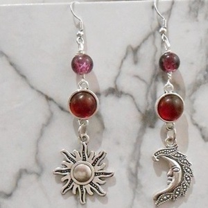 Σκουλαρίκια με μεταλλικά στοιχεία, charms και χάντρες Sun and Moon Mismatched earrings - φεγγάρι, ήλιος, χάντρες, ατσάλι, κρεμαστά - 3